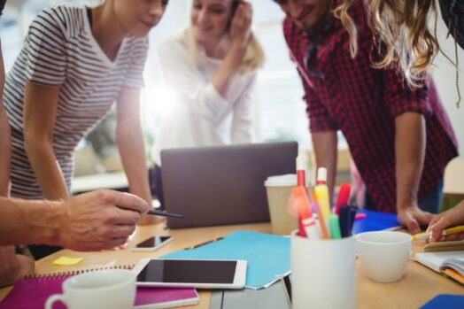 personas trabajando personas trabajando